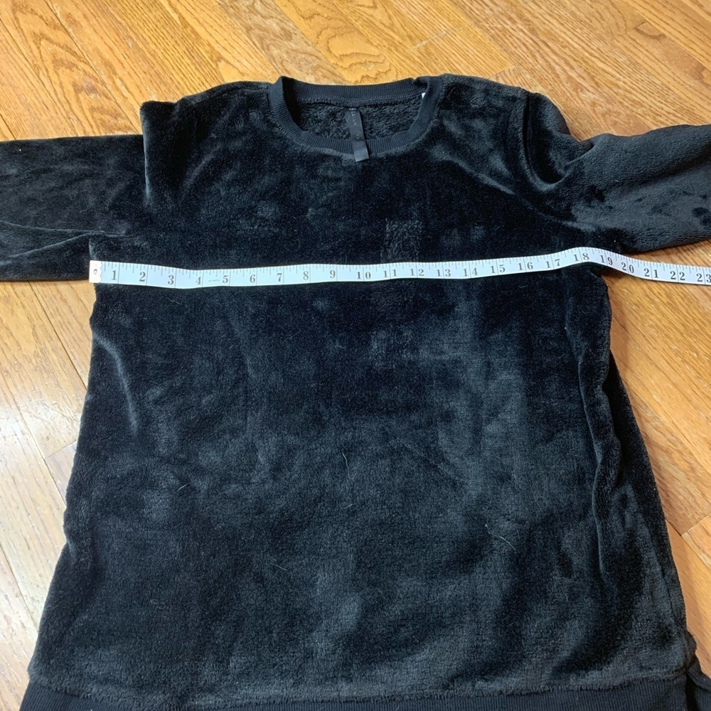 GAIAM Black Lux Plush Fleece Crewneck Sweatshirt - Size M - Picture 7 of 8